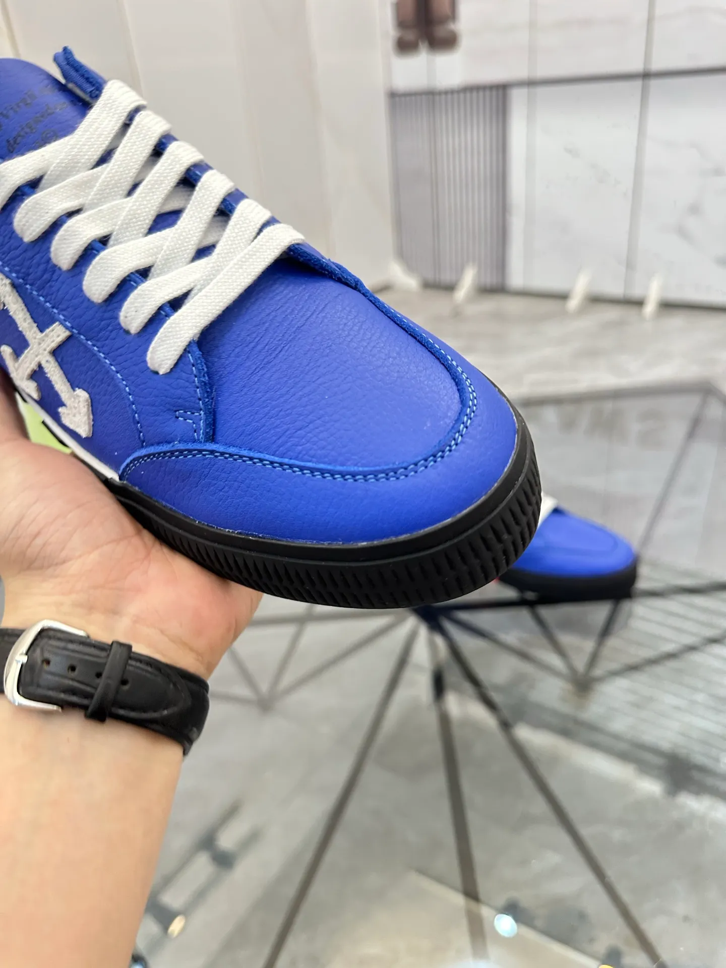 Selling men's shoes 💰: 💰P440¥ Product trademark: OFF WHITE *"OFF WHITE*" low-top casual shoes Regular size: 35-45 (can be customized to 46) Couple style Product material: imported cowhide upper, breathable lining, original outsole. No.: H203